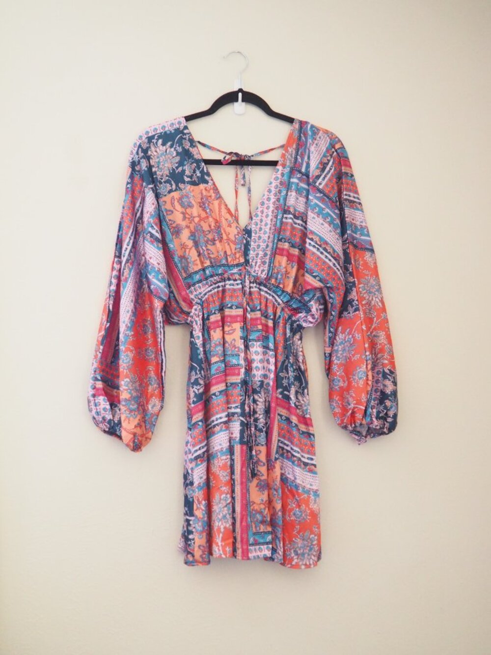 Flying Tomato Satin Multicolor V-Neck Dolman Sleeve Elastic Waist Mini Dress - Picture 3 of 7